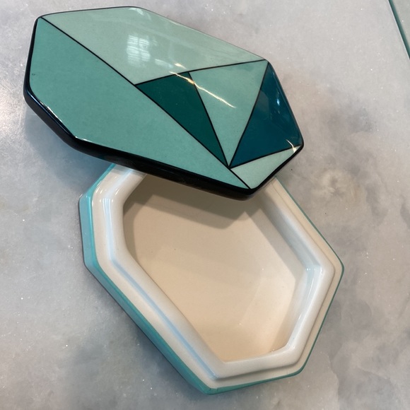 NWOT Jonathan Adler ceramic box w lid - Picture 3 of 3